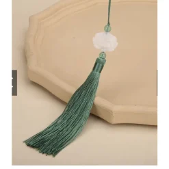 Alternative view of Dây treo tua rua hoa sen